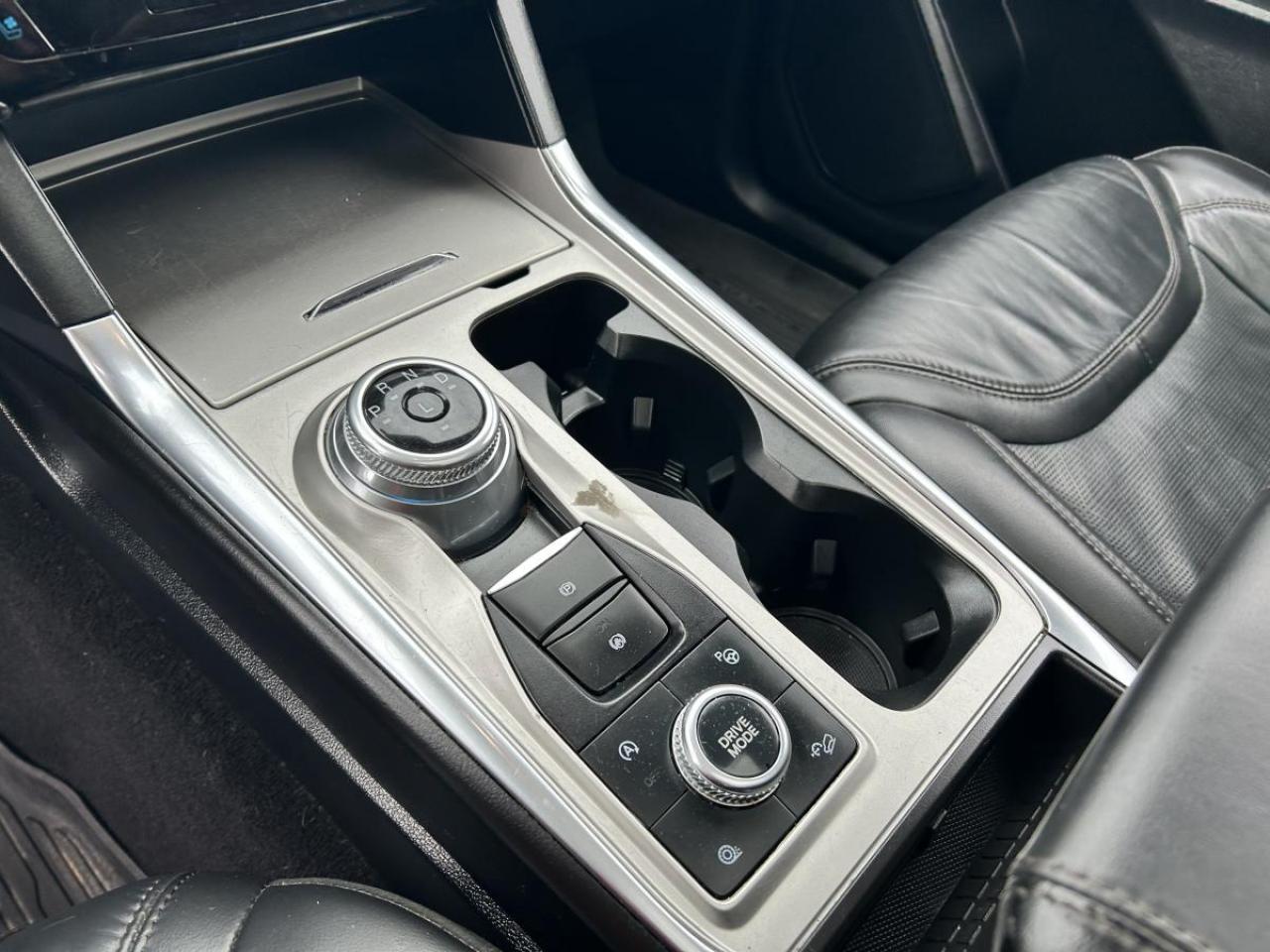 2022 Ford Explorer Platinum Photo