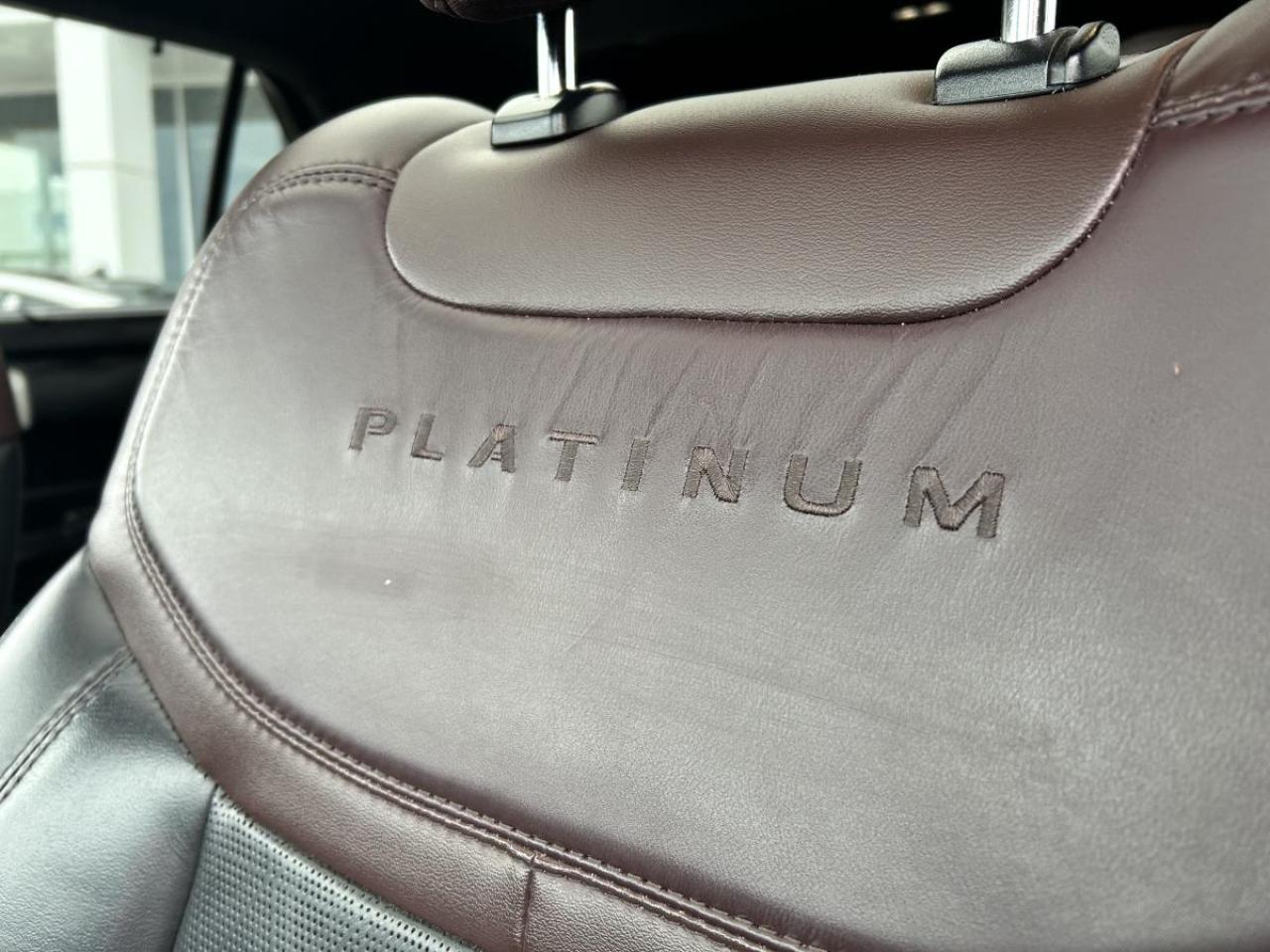 2022 Ford Explorer Platinum Photo