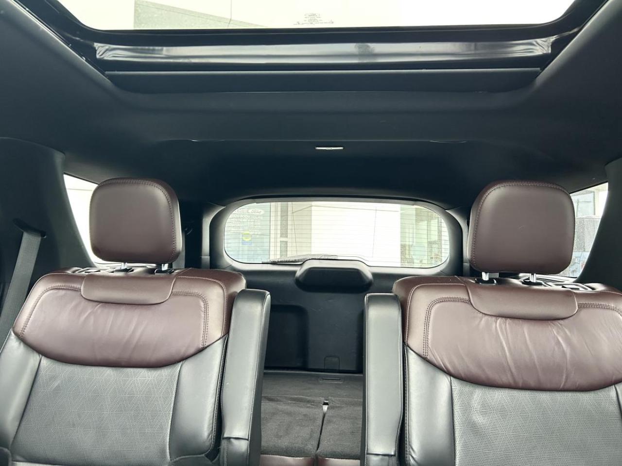 2022 Ford Explorer Platinum Photo