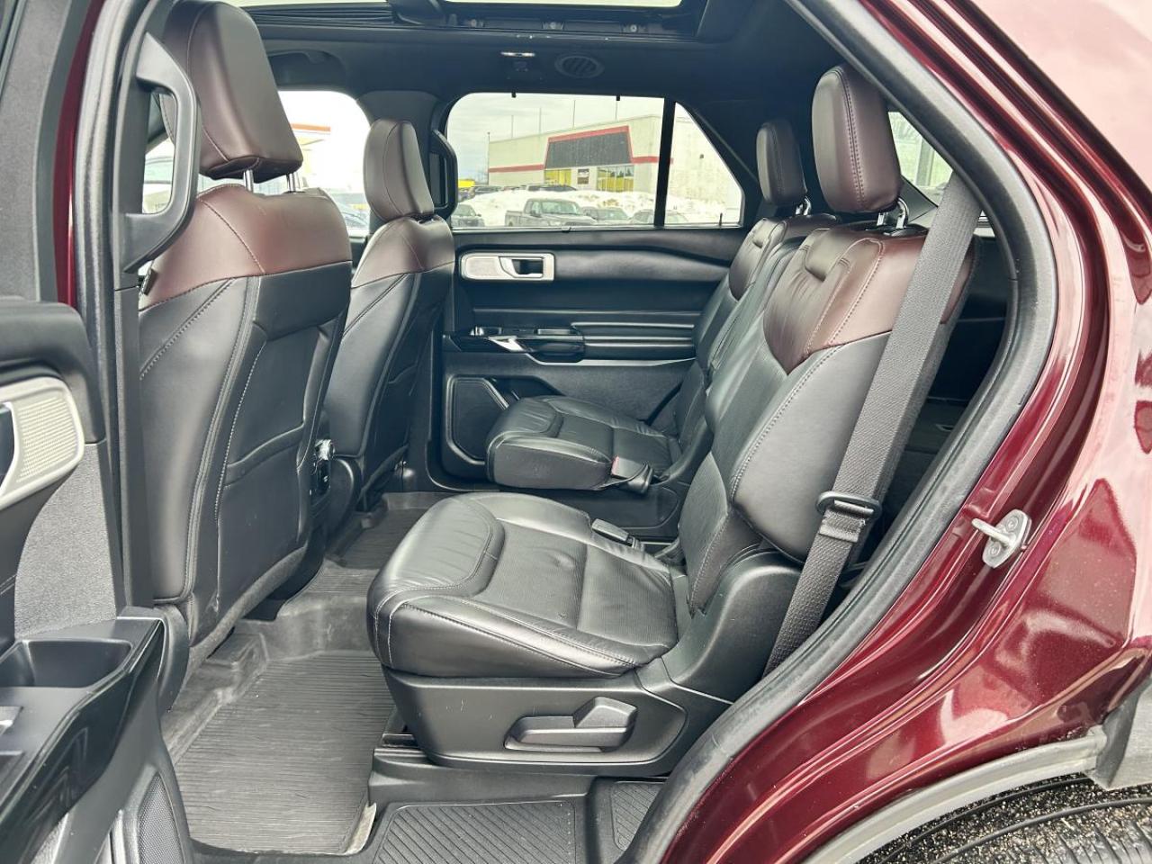 2022 Ford Explorer Platinum Photo