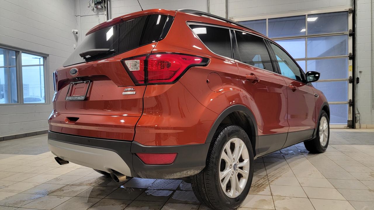 2019 Ford Escape SEL Photo4