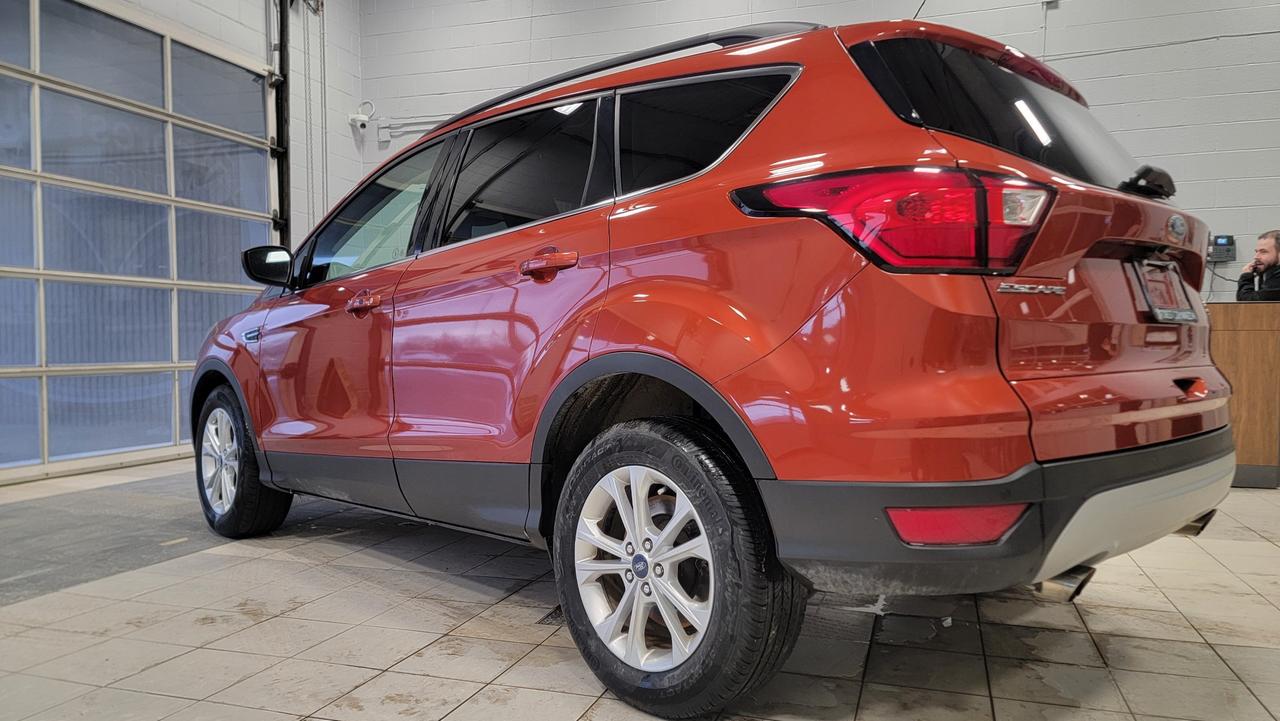 2019 Ford Escape SEL Photo2