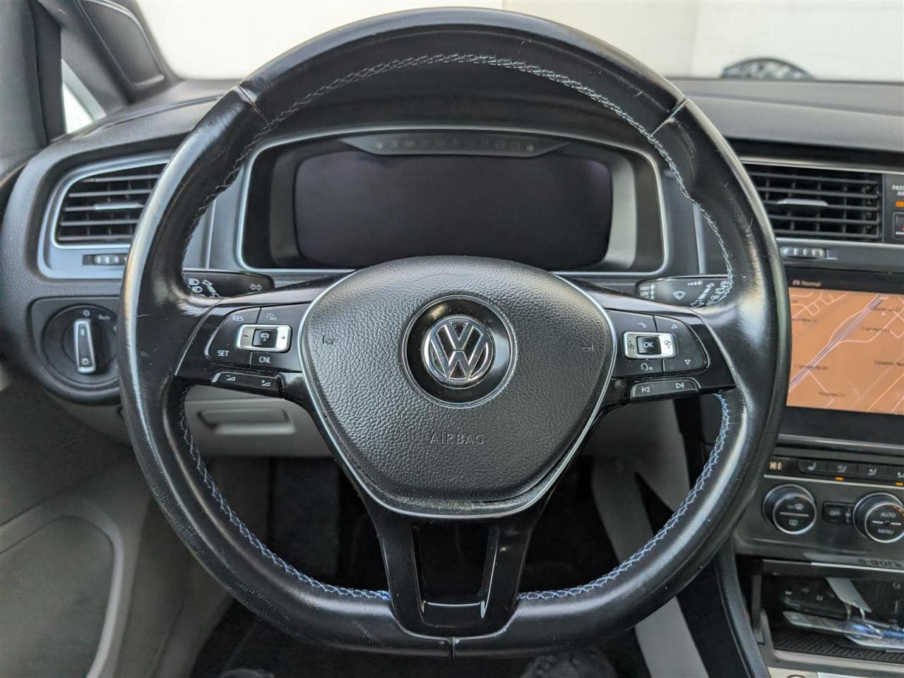2018 Volkswagen Golf e-Golf - NAVI - LEATHER - TECH FEATS Photo