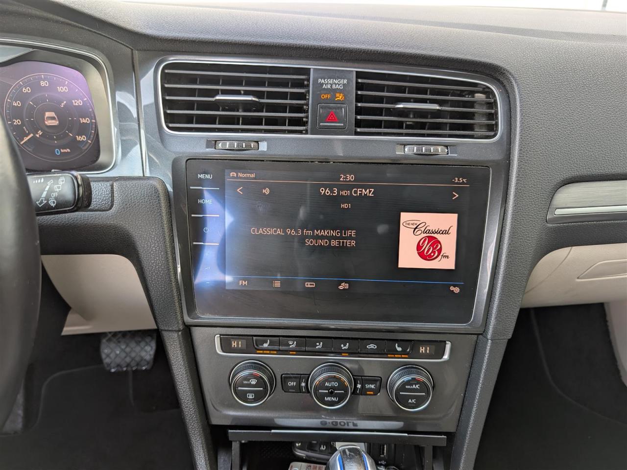 2018 Volkswagen Golf e-Golf - NAVI - LEATHER - TECH FEATS Photo