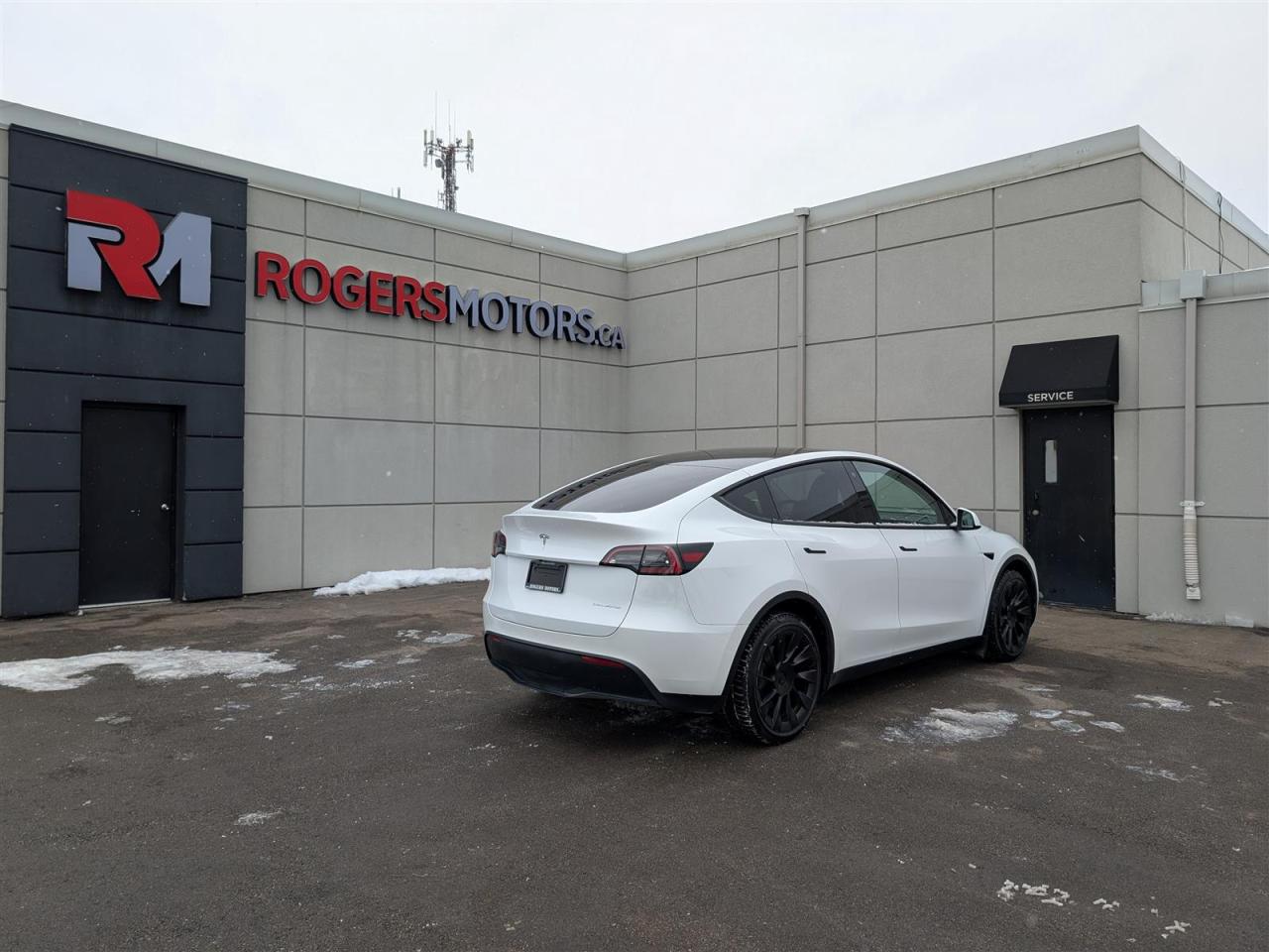 2023 Tesla Model Y LONG RANGE AWD - DUAL MOTOR Photo