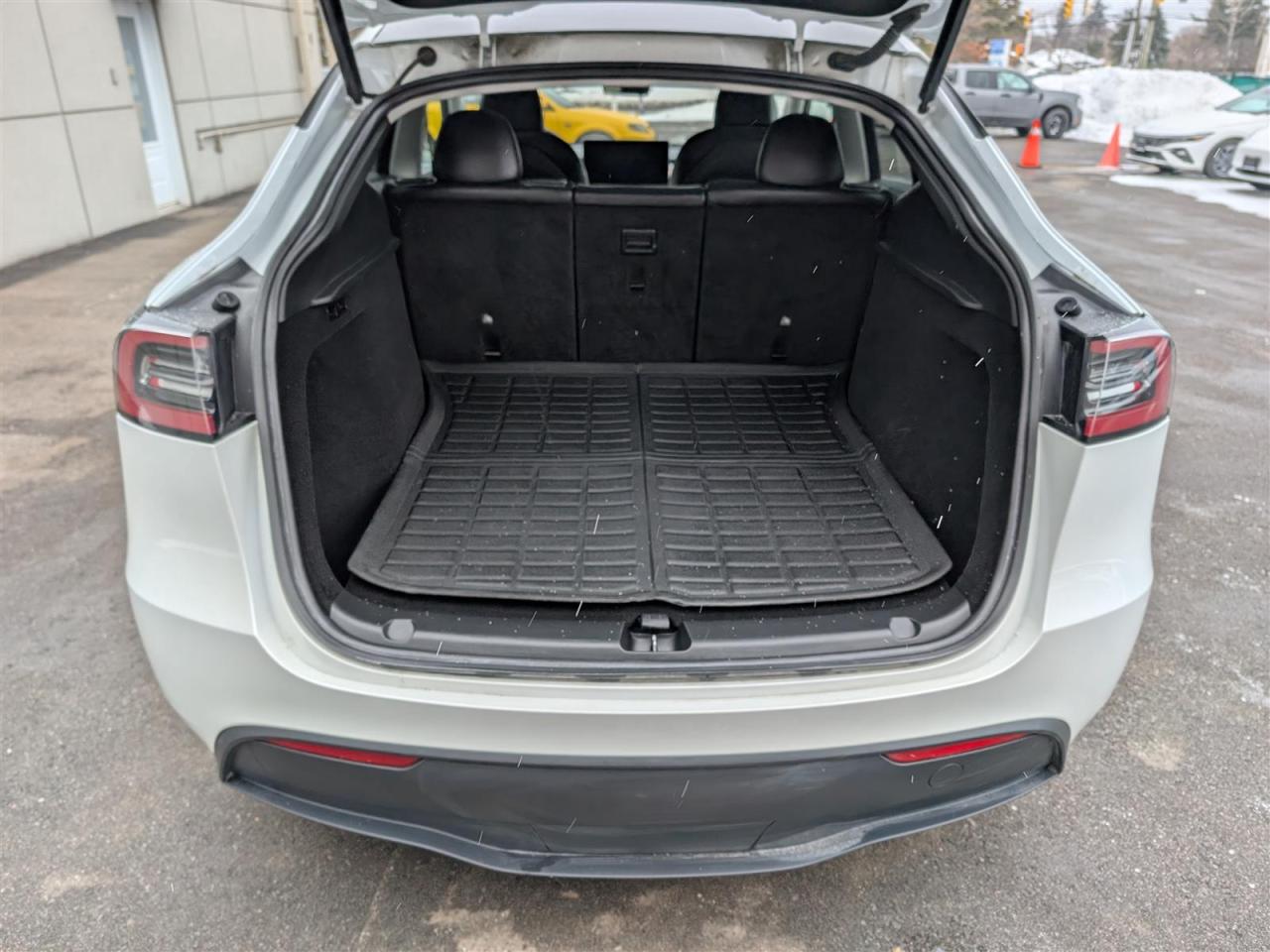 2023 Tesla Model Y LONG RANGE AWD - DUAL MOTOR Photo