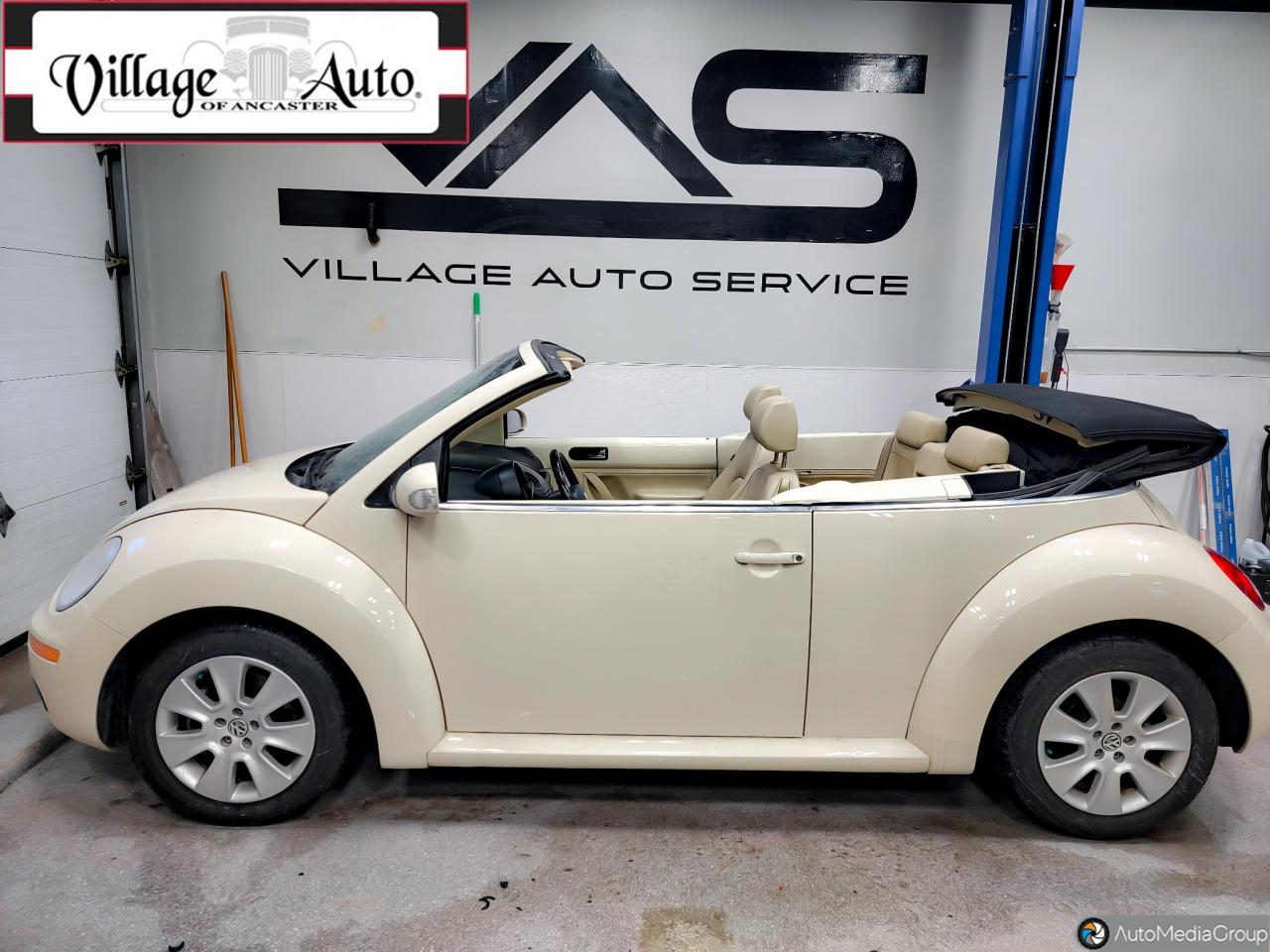 2010 Volkswagen New Beetle 2dr Auto Comfortline Photo