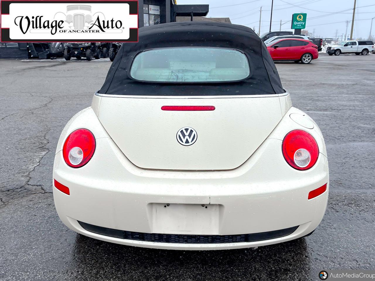 2010 Volkswagen New Beetle 2dr Auto Comfortline Photo
