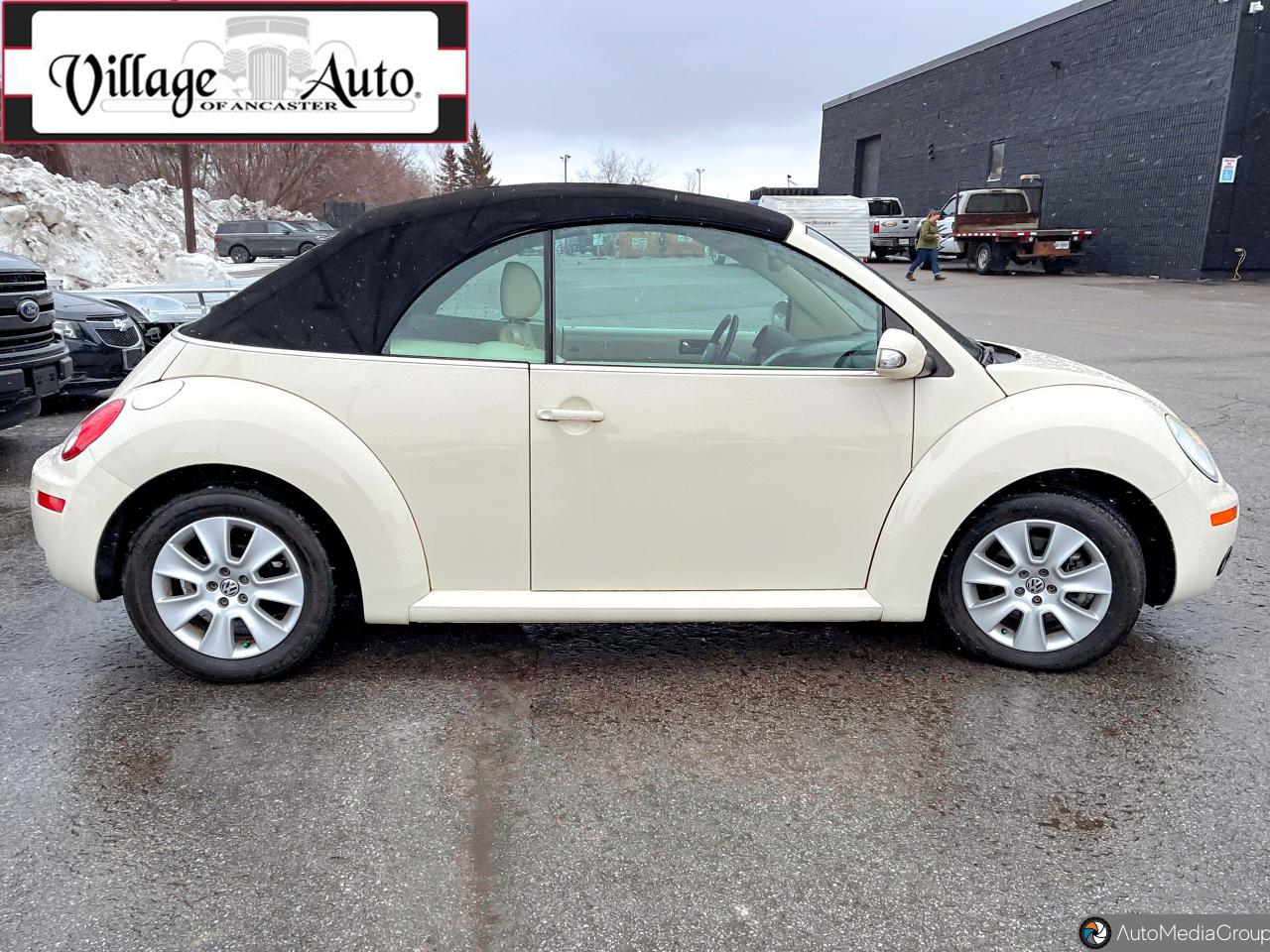 2010 Volkswagen New Beetle 2dr Auto Comfortline Photo3