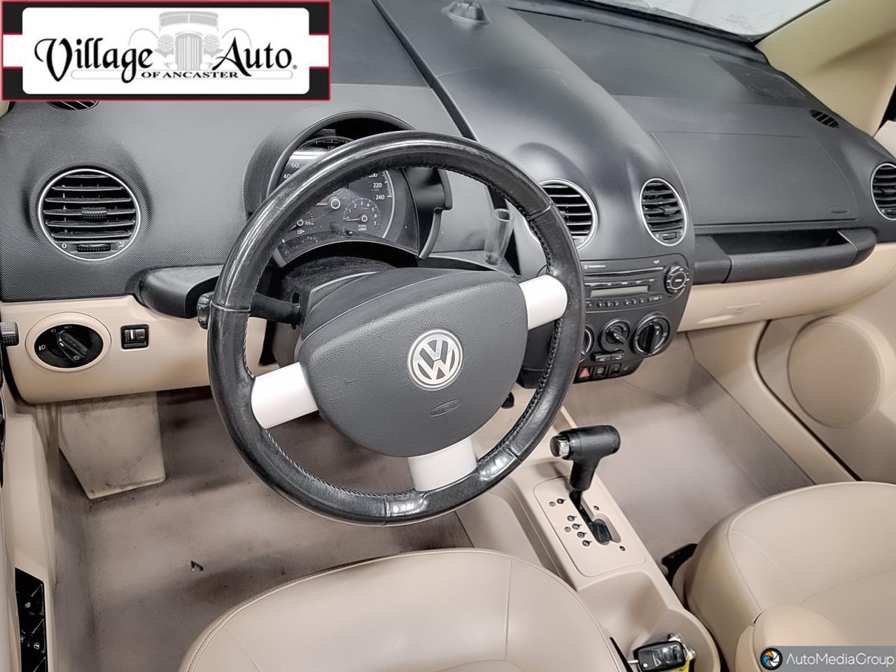 2010 Volkswagen New Beetle 2dr Auto Comfortline Photo