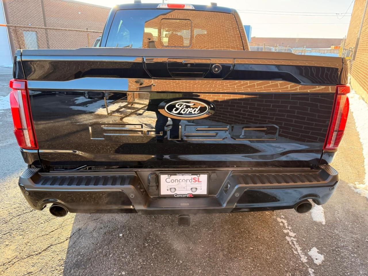 2025 Ford F-150 Lariat Photo3