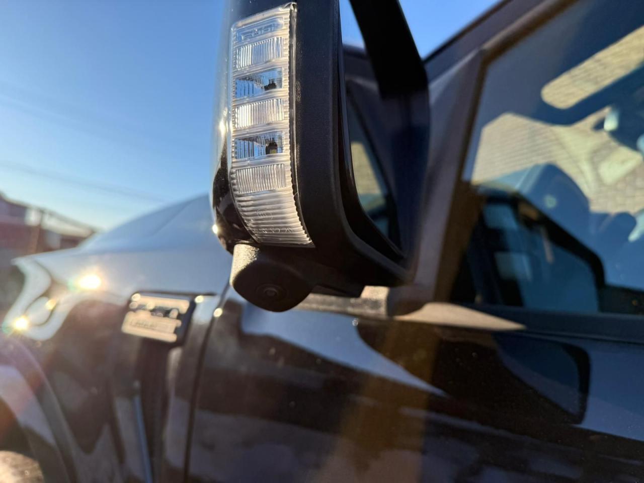 2025 Ford F-150 Lariat Photo4