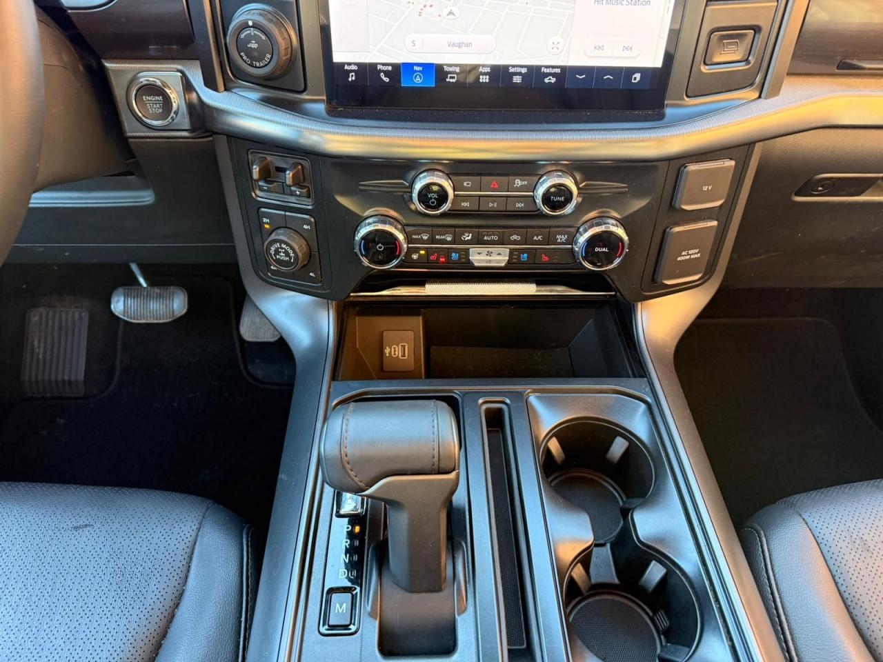 2025 Ford F-150 Lariat Photo