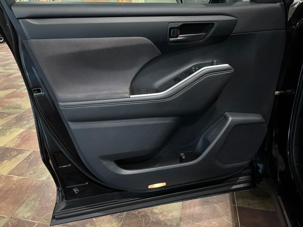 2020 Toyota Highlander Hybrid LE Photo