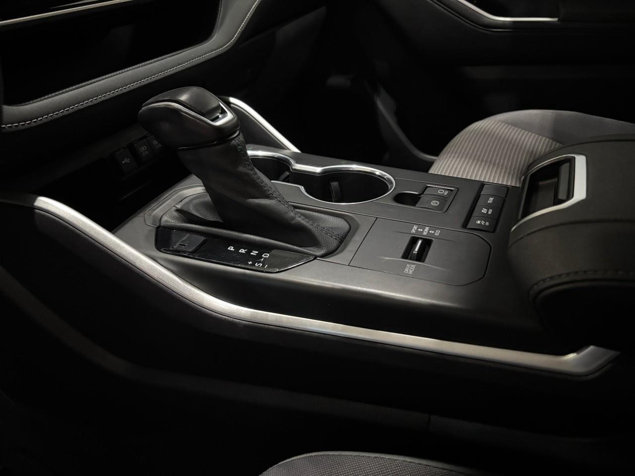 2020 Toyota Highlander Hybrid LE Photo