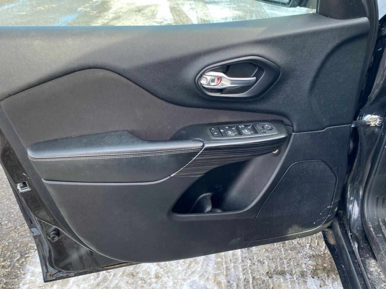 2014 Jeep Cherokee Fwd 4dr North Photo