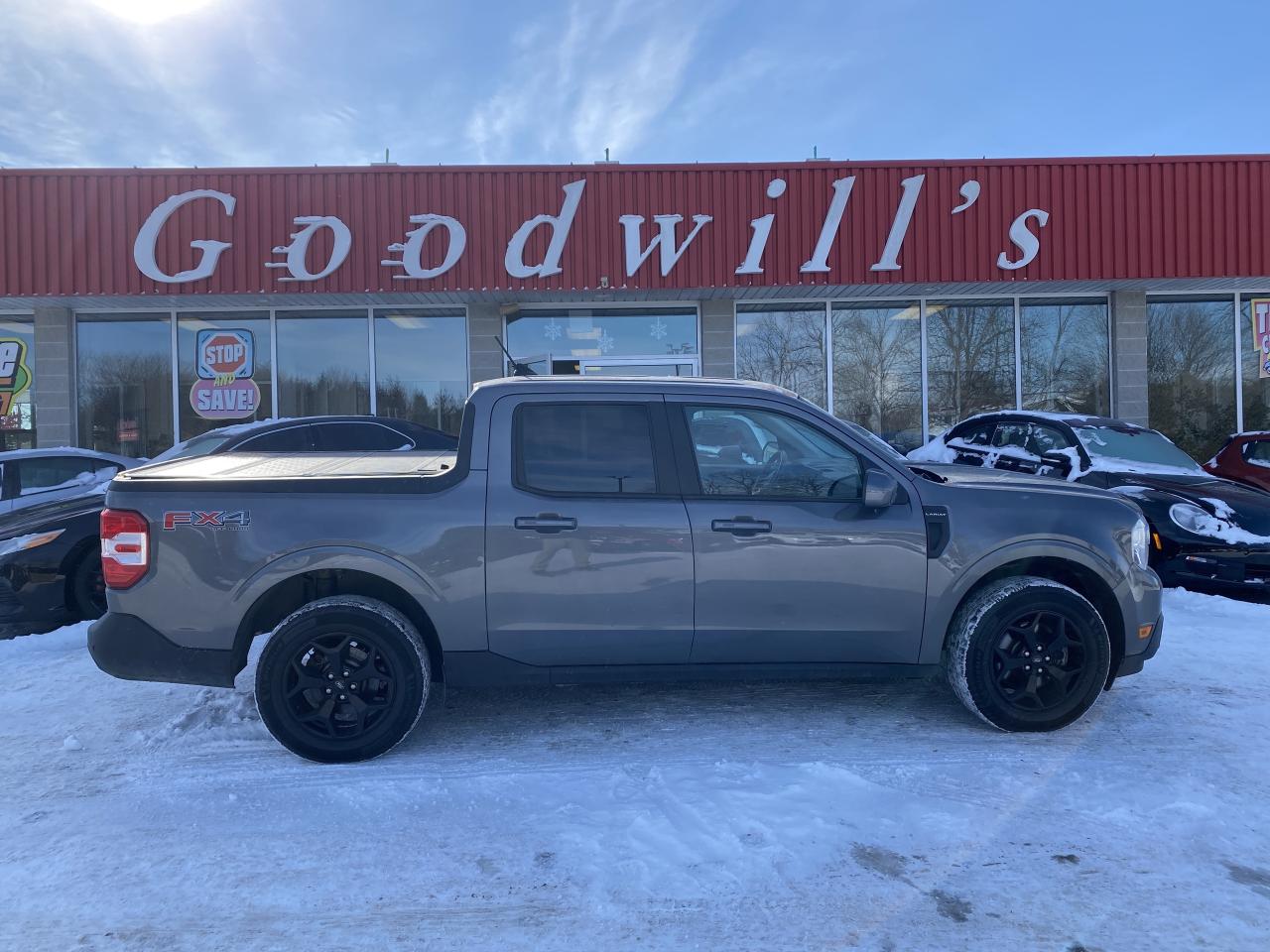 2022 Ford Maverick LARIAT FX4, CREW, CLEAN CARFAX, REMOTE START! Photo