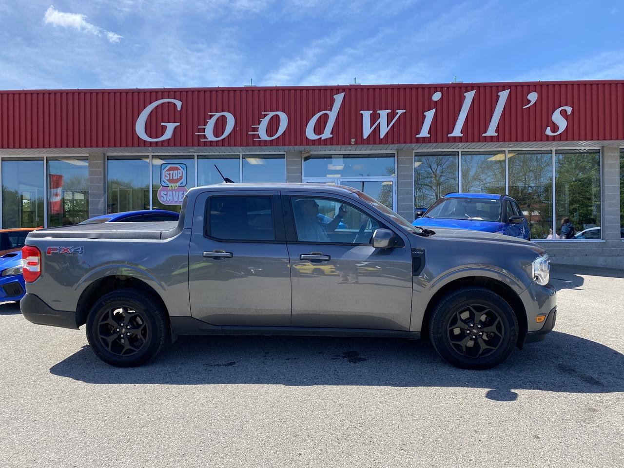 2022 Ford Maverick LARIAT FX4, CREW, CLEAN CARFAX, REMOTE START! Photo