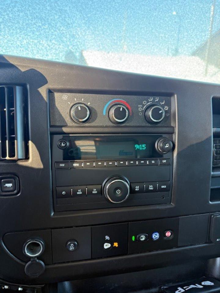 2022 Chevrolet Express Commercial Cutaway 12 Foot Cube.  No CVOR.  Single Rear Wheel. Photo3