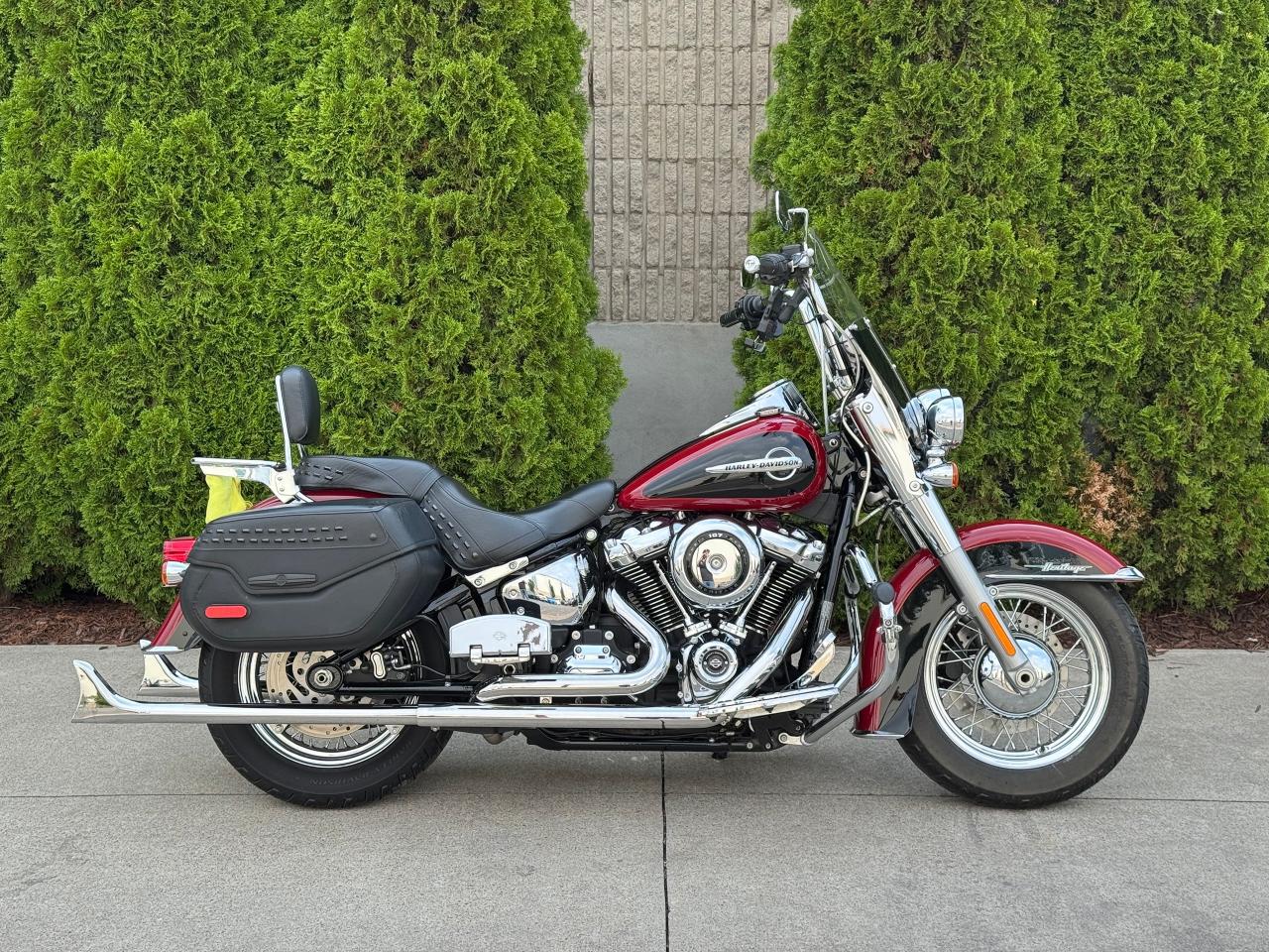 2020 Harley-Davidson Heritage Classic 107 **LIKE NEW** - Photo #1