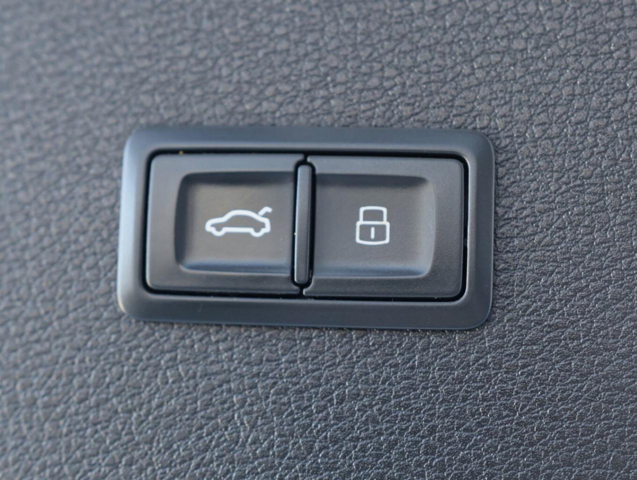 2018 Audi Q5 PROGRESSIVE-QUATTRO/NAV/LEATHER/PANO ROOF/P SEATS/ Photo