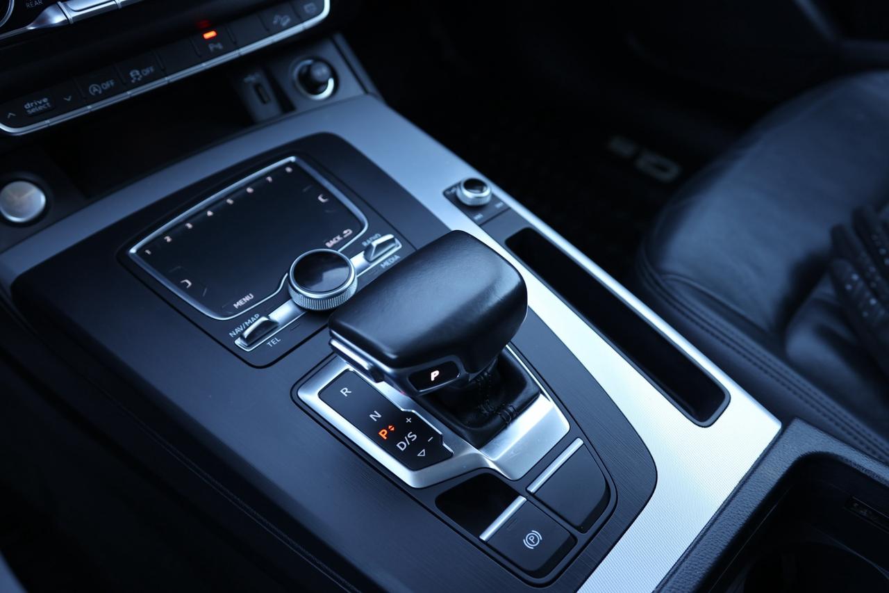 2018 Audi Q5 PROGRESSIVE-QUATTRO/NAV/LEATHER/PANO ROOF/P SEATS/ Photo