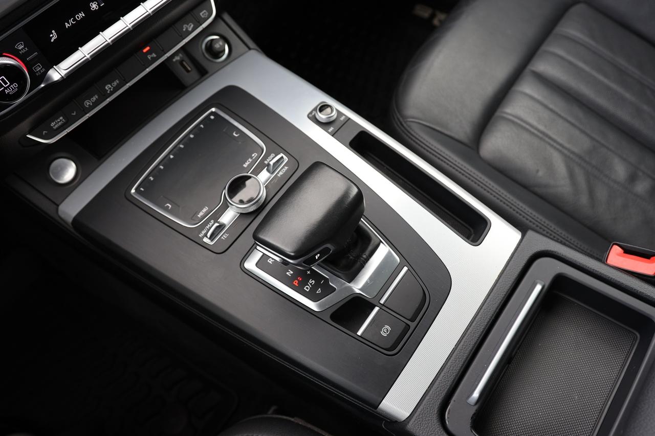 2018 Audi Q5 PROGRESSIVE-AWD/STRONIC/NAV/BCAM/P SENSORS/PANO RO Photo