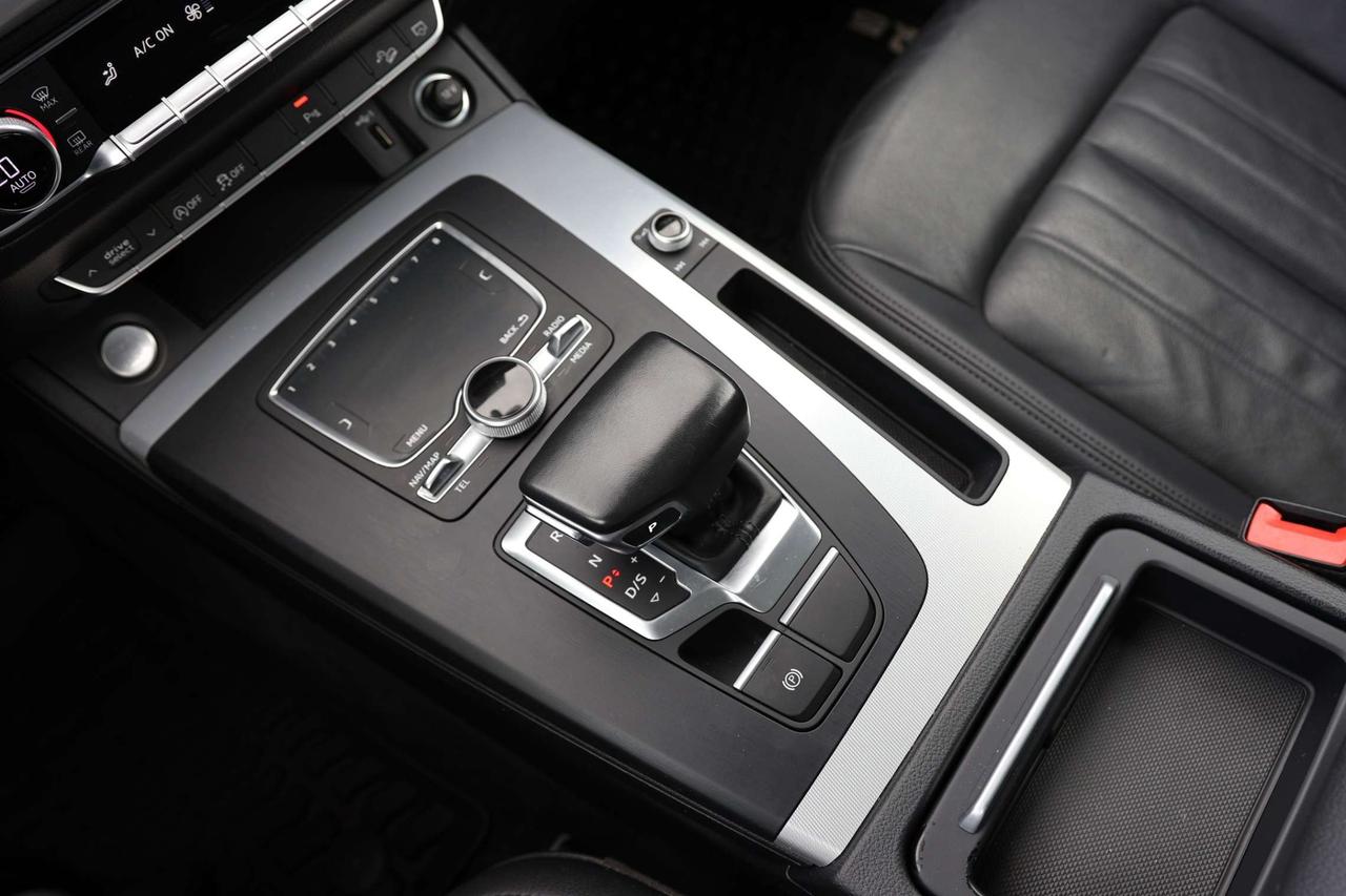 2018 Audi Q5 PROGRESSIVE-AWD/STRONIC/NAV/BCAM/P SENSORS/PANO ROOF/LEATHER/H SEATS & STEERING/KEYLESS/BLUETOOTH Photo