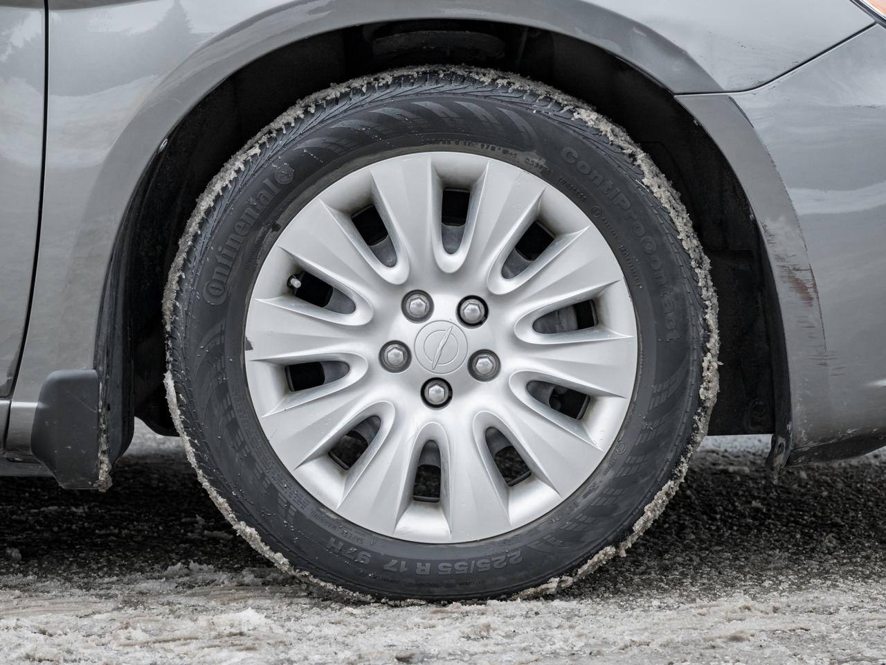 2013 Chrysler 200 LX, Low KMs Photo3