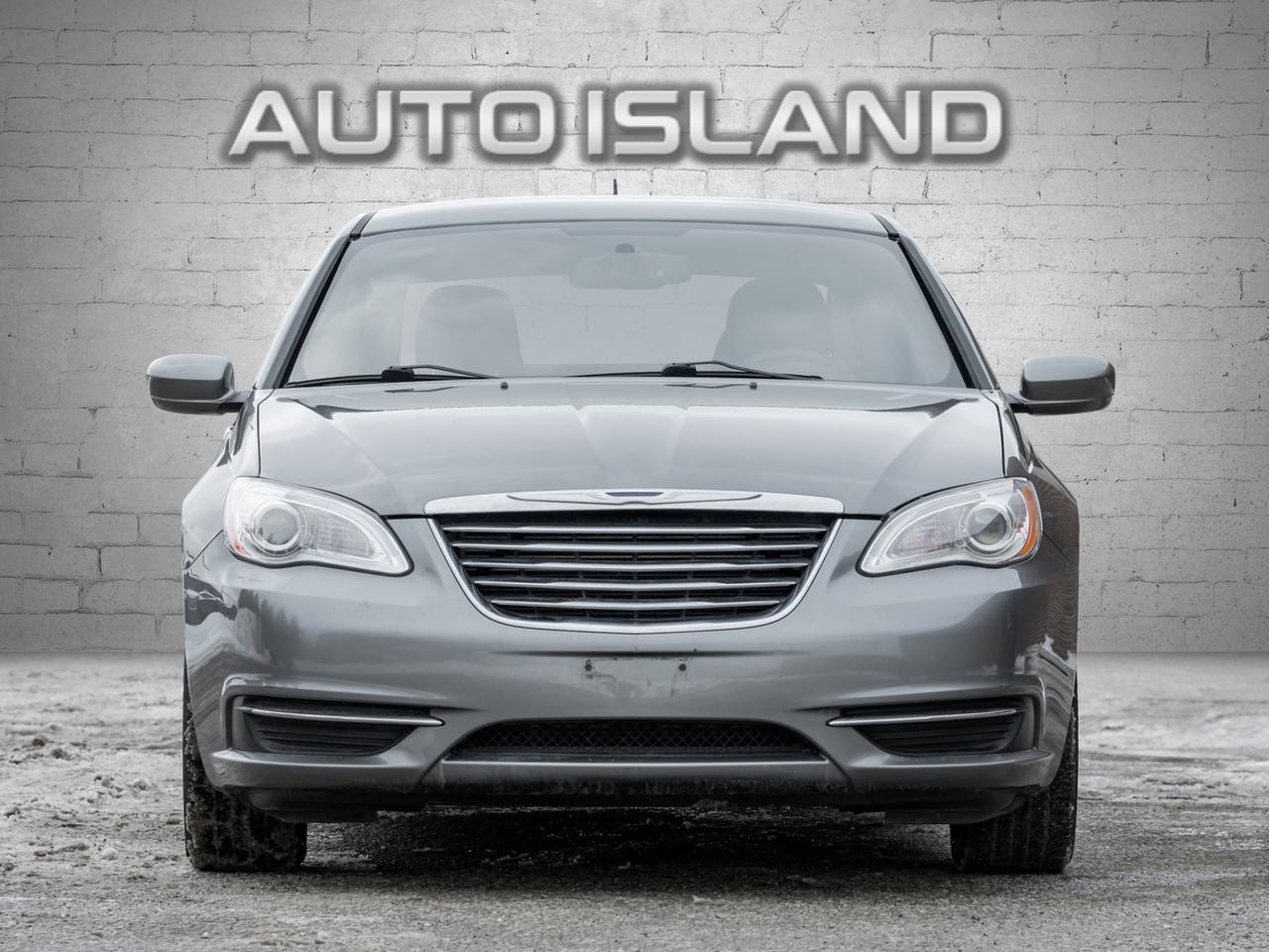 2013 Chrysler 200 LX, Low KMs Photo