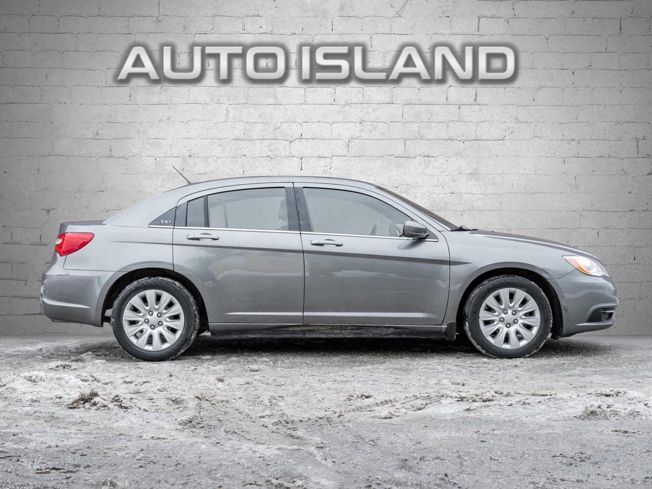 2013 Chrysler 200 LX, Low KMs Photo