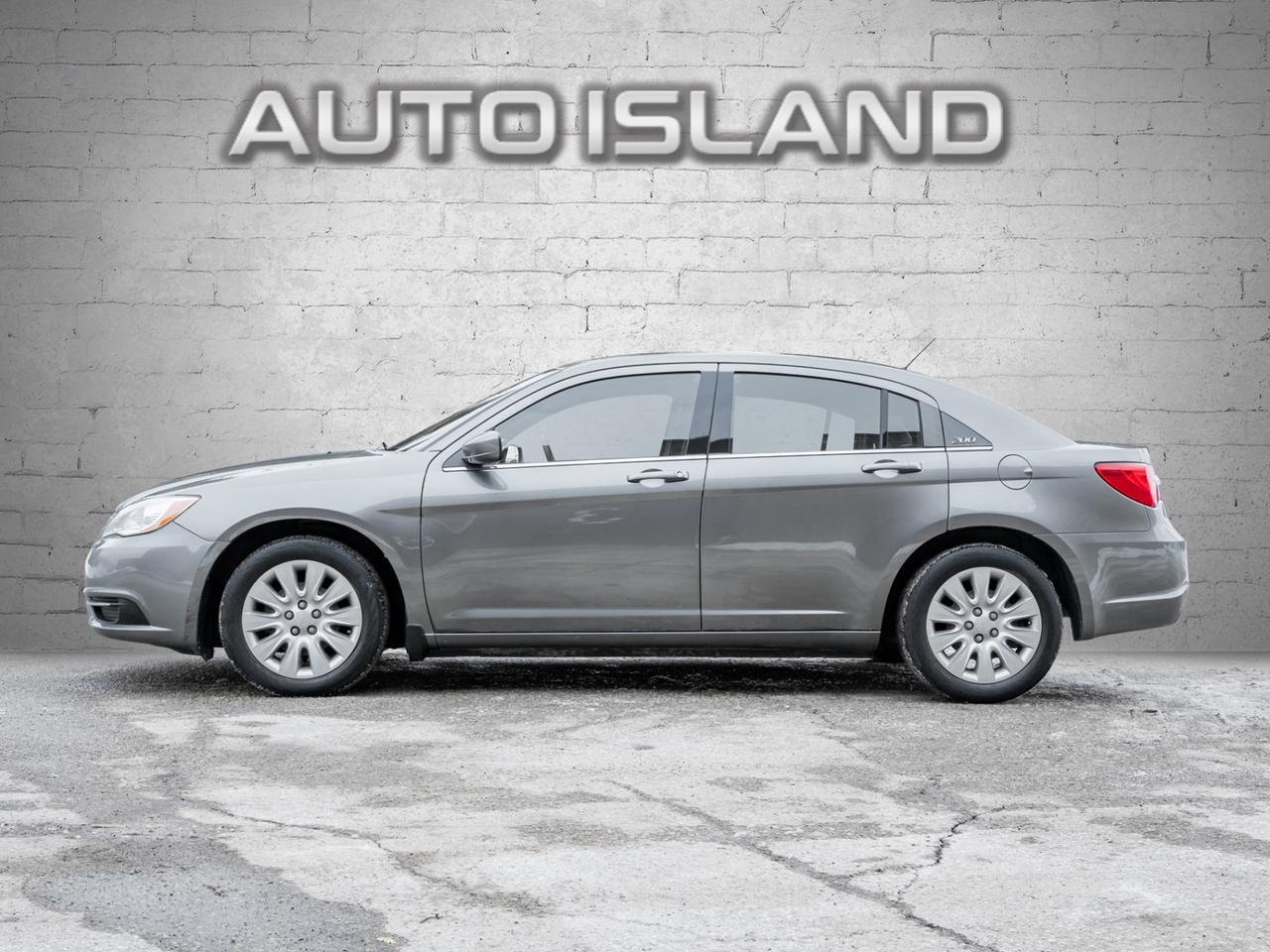 2013 Chrysler 200 LX, Low KMs Photo