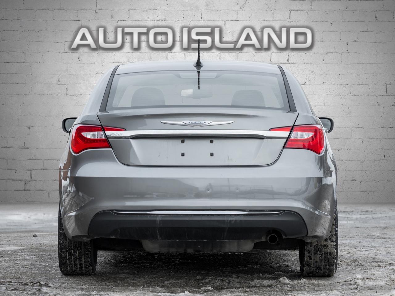 2013 Chrysler 200 LX, Low KMs Photo