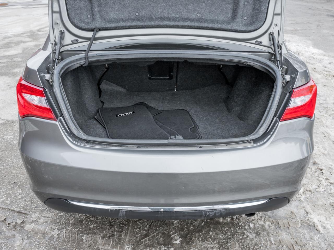 2013 Chrysler 200 LX, Low KMs Photo