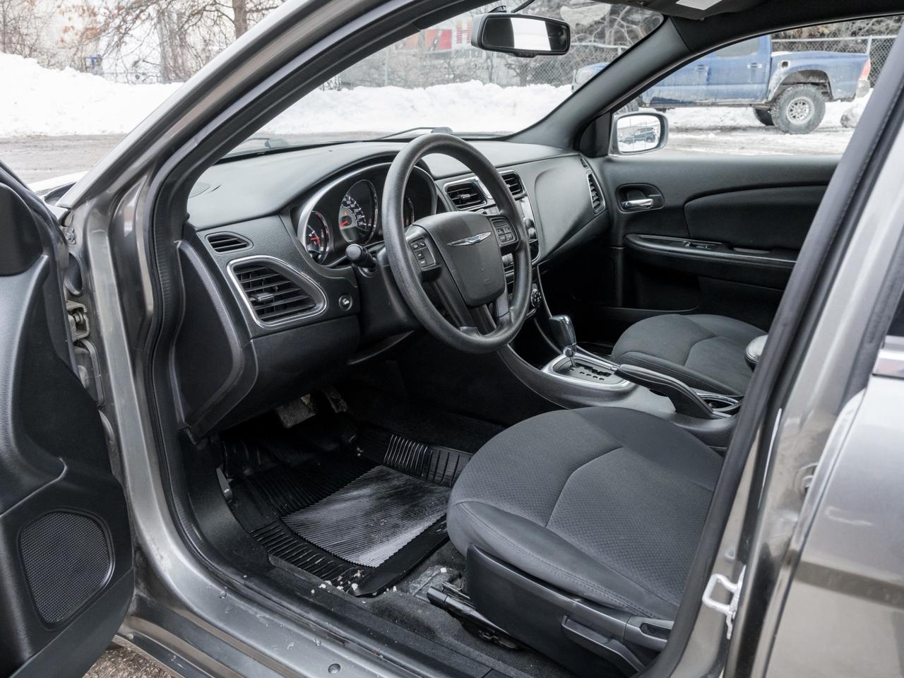 2013 Chrysler 200 LX, Low KMs Photo