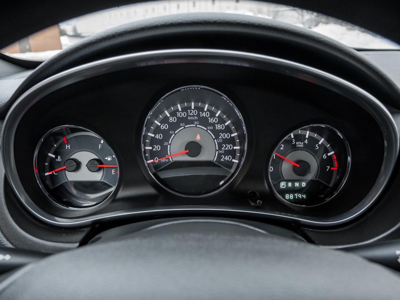 2013 Chrysler 200 LX, Low KMs Photo