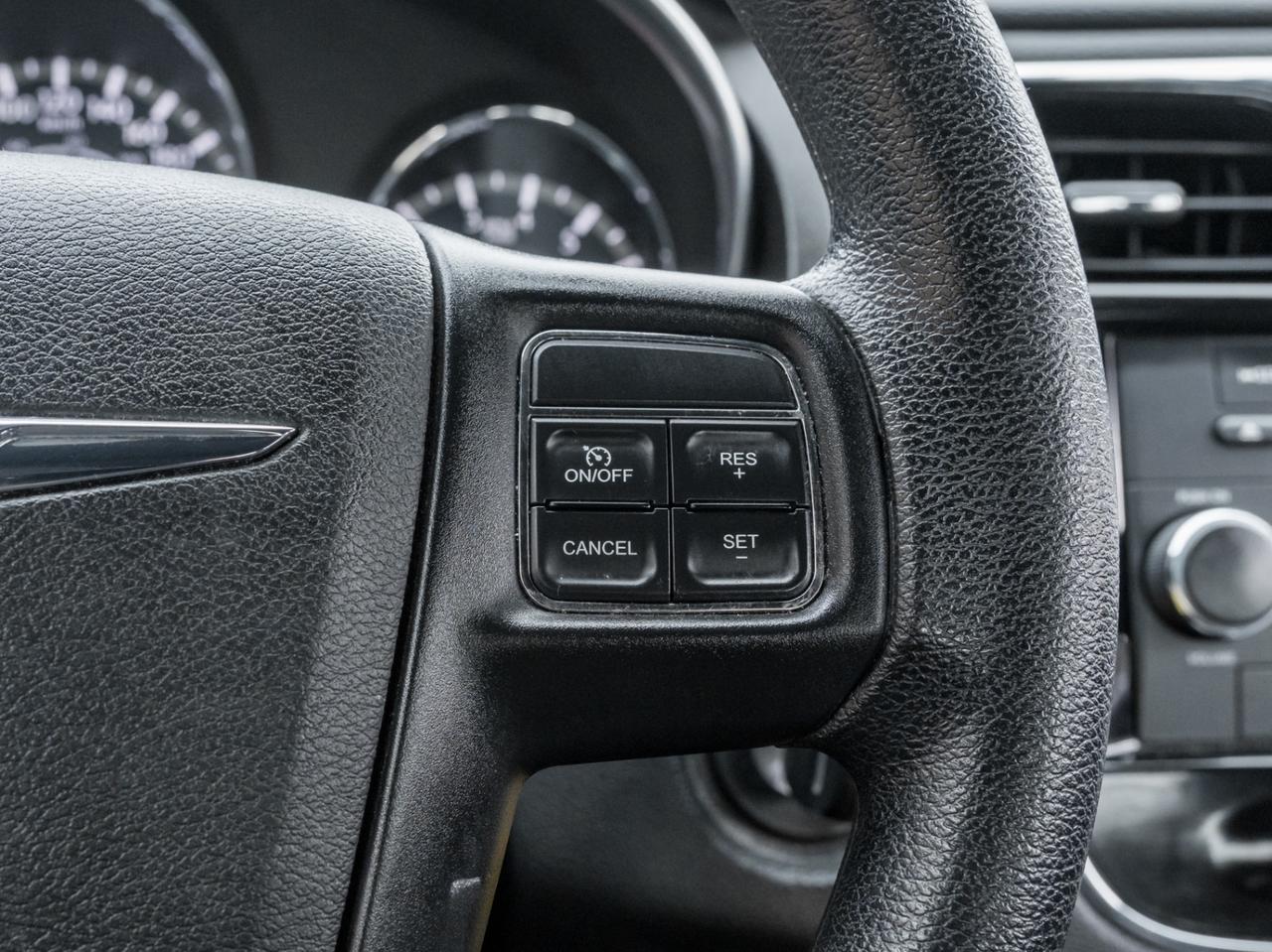 2013 Chrysler 200 LX, Low KMs Photo