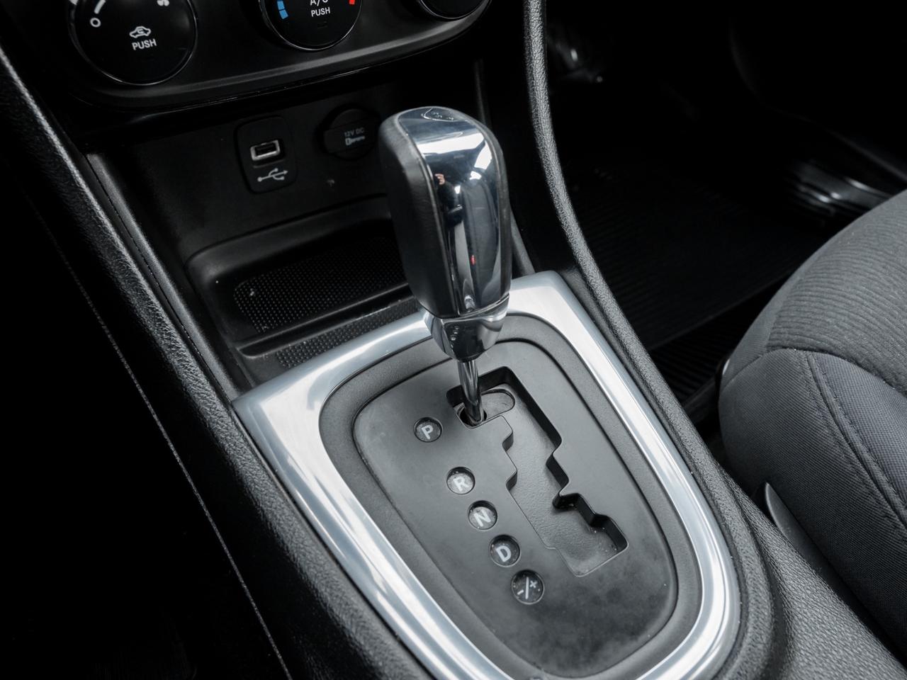 2013 Chrysler 200 LX, Low KMs Photo