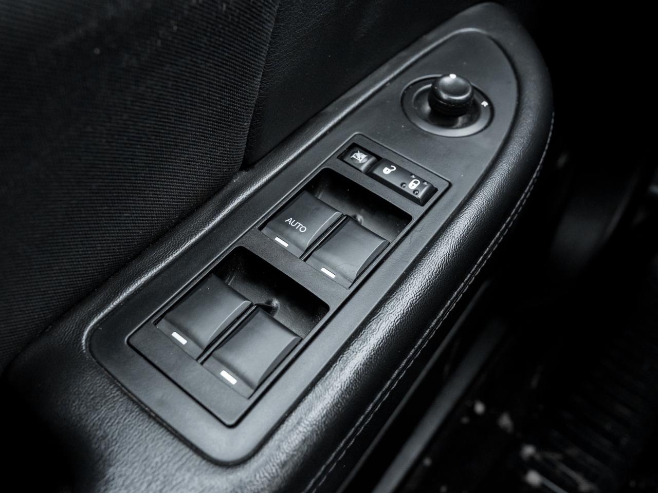 2013 Chrysler 200 LX, Low KMs Photo