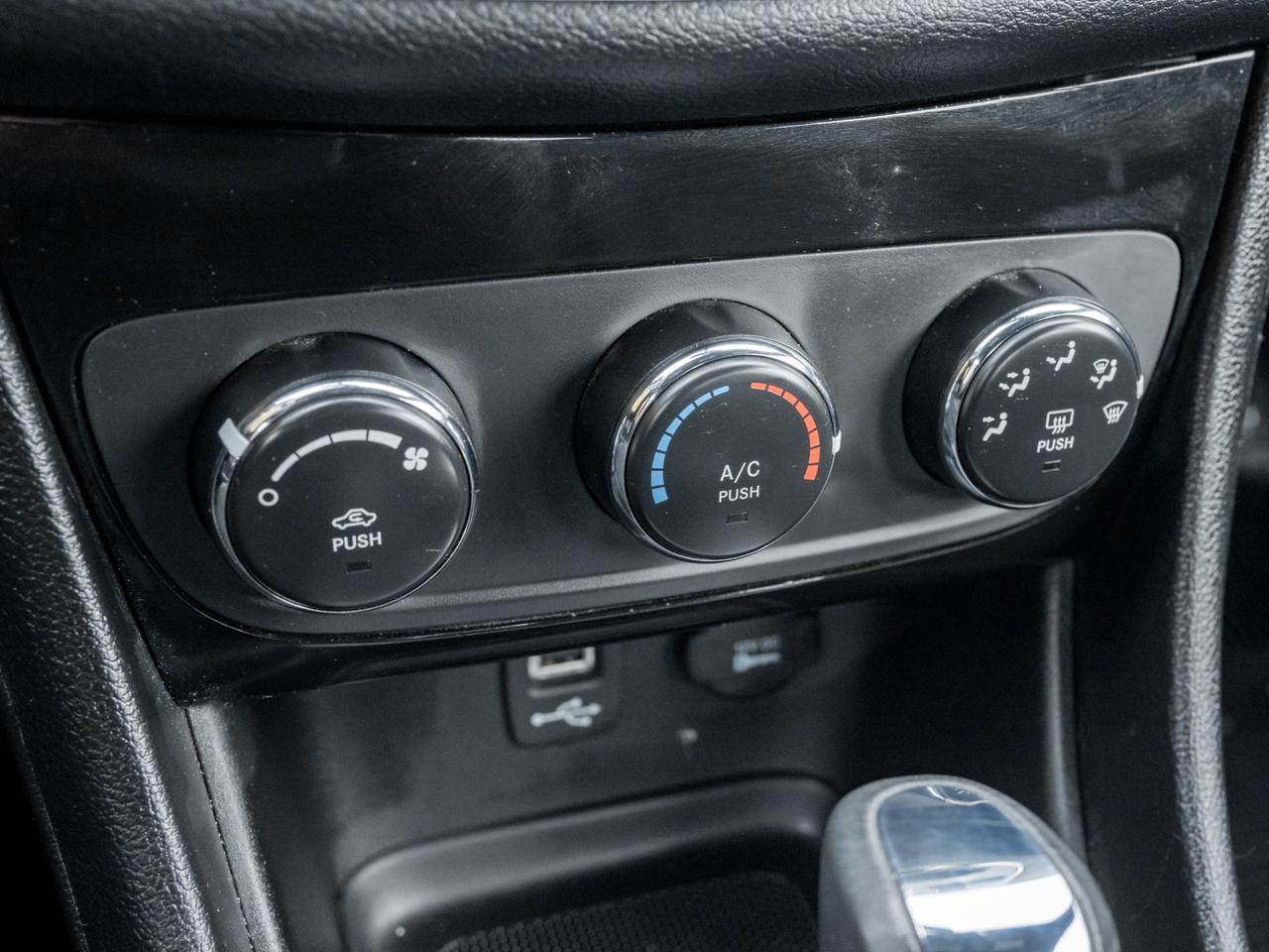 2013 Chrysler 200 LX, Low KMs Photo