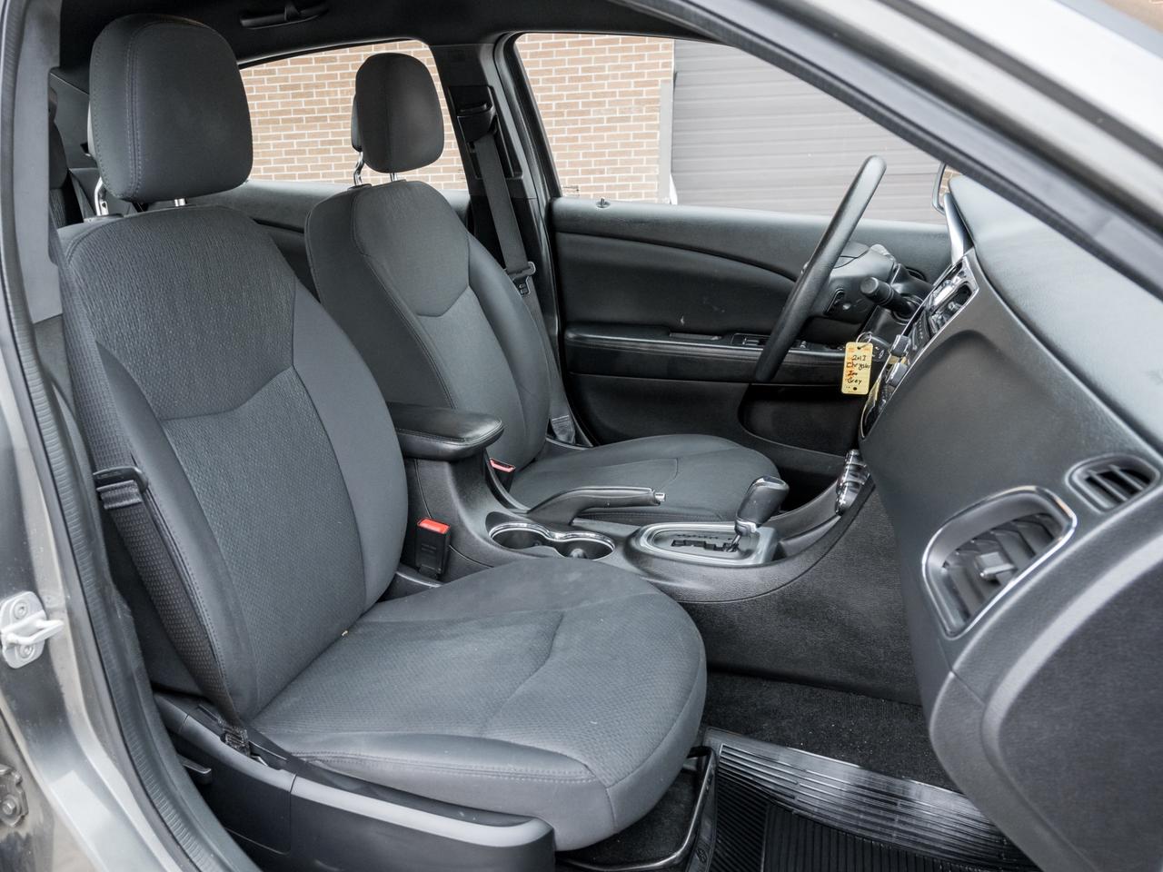 2013 Chrysler 200 LX, Low KMs Photo