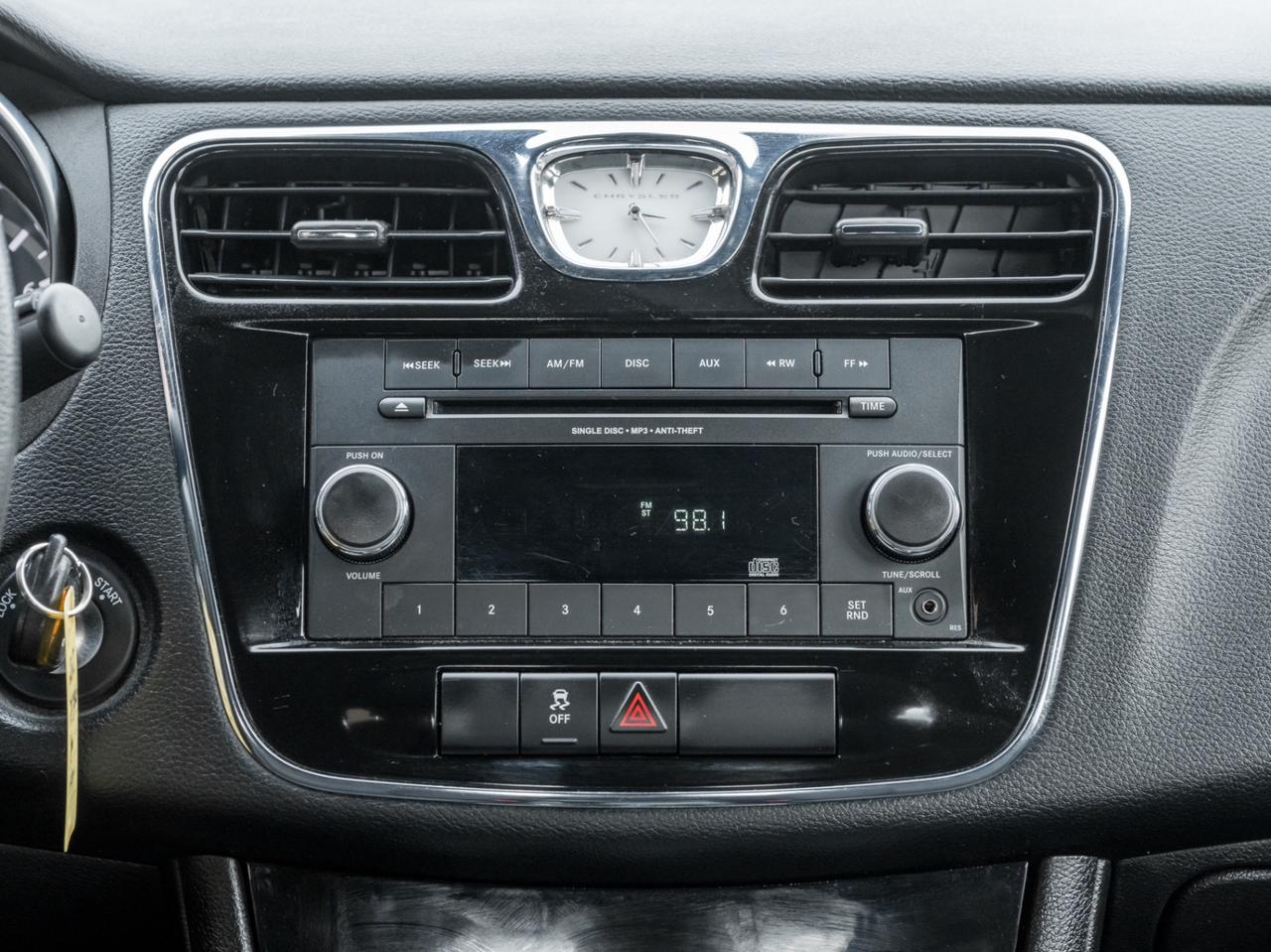 2013 Chrysler 200 LX, Low KMs Photo