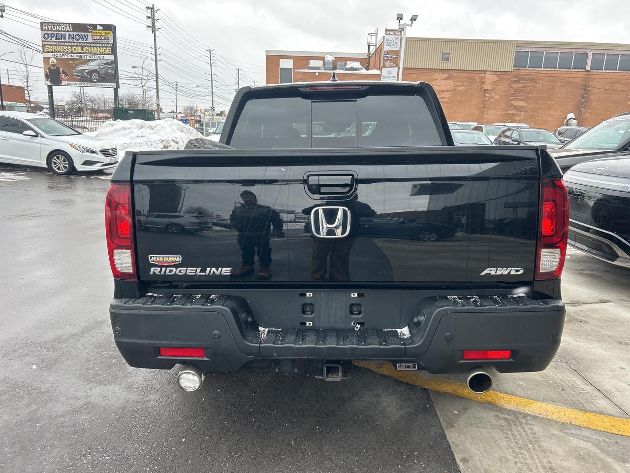 2023 Honda Ridgeline Black Edition AWD   CLEAN CARFAX   ONE OWNER Photo3