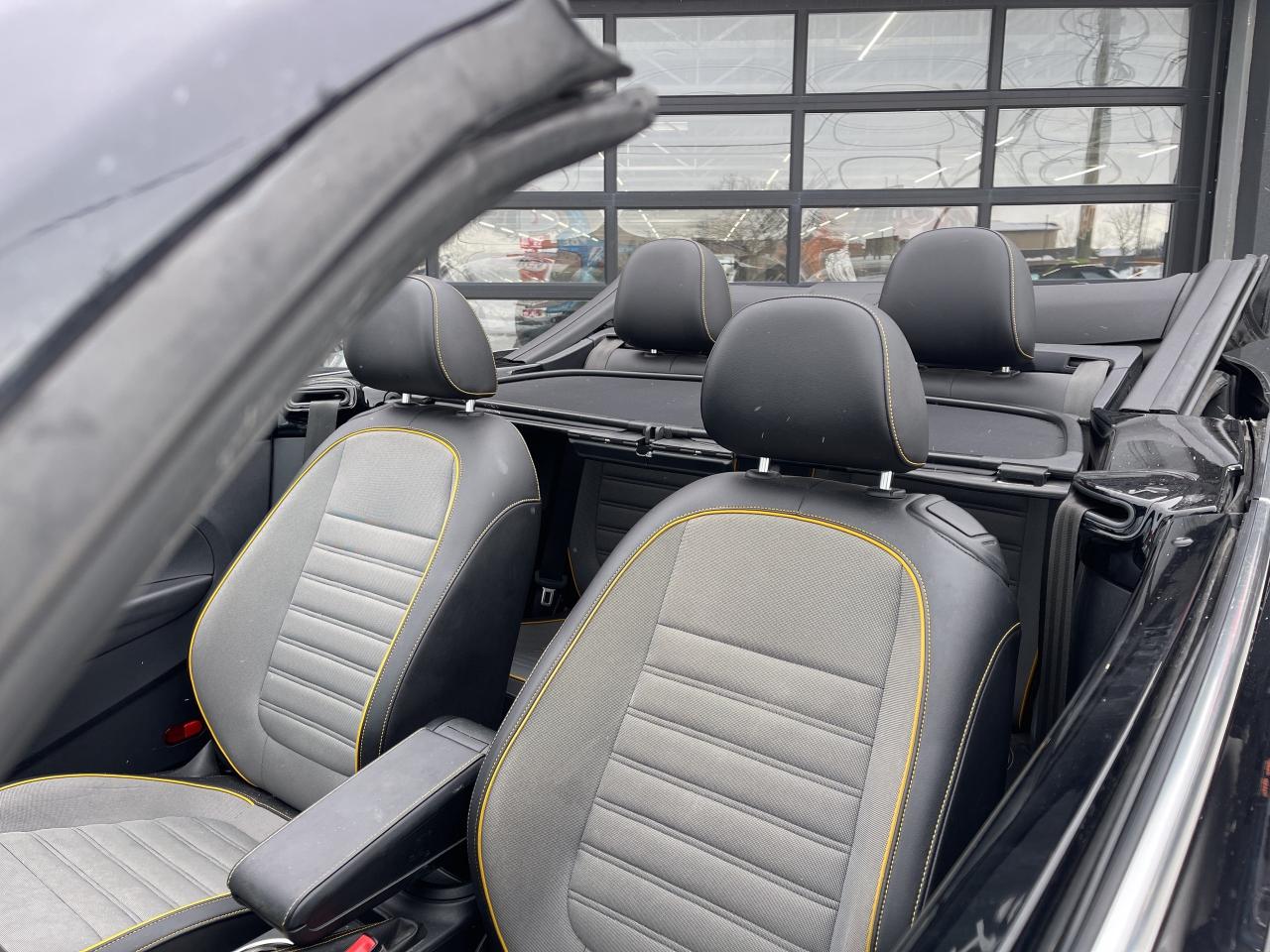 2018 Volkswagen Beetle Convertible Dune Auto Nav Back Up Camera Heated Front Seats Photo