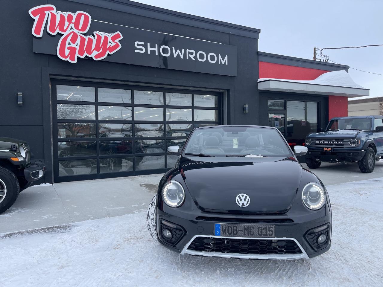 2018 Volkswagen Beetle Convertible Dune Auto Nav Back Up Camera Heated Front Seats Photo