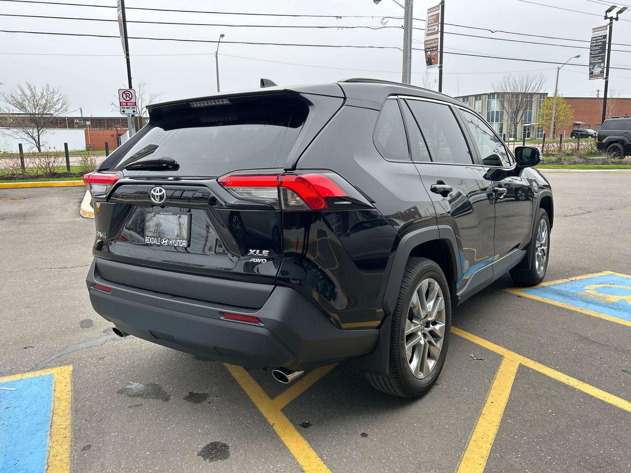2025 Toyota RAV4 XLE AWD   CLEAN CARFAX Photo