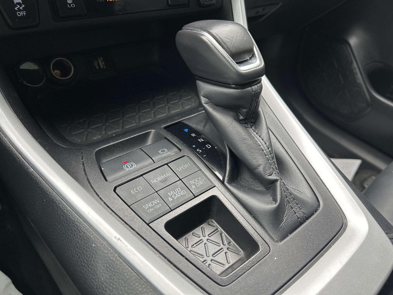 2025 Toyota RAV4 XLE AWD   CLEAN CARFAX Photo