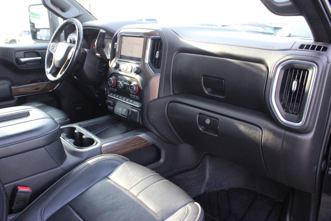 2021 Chevrolet Silverado 1500 High Country Crew Cab 4WD 6.2L Clean Carfax Photo