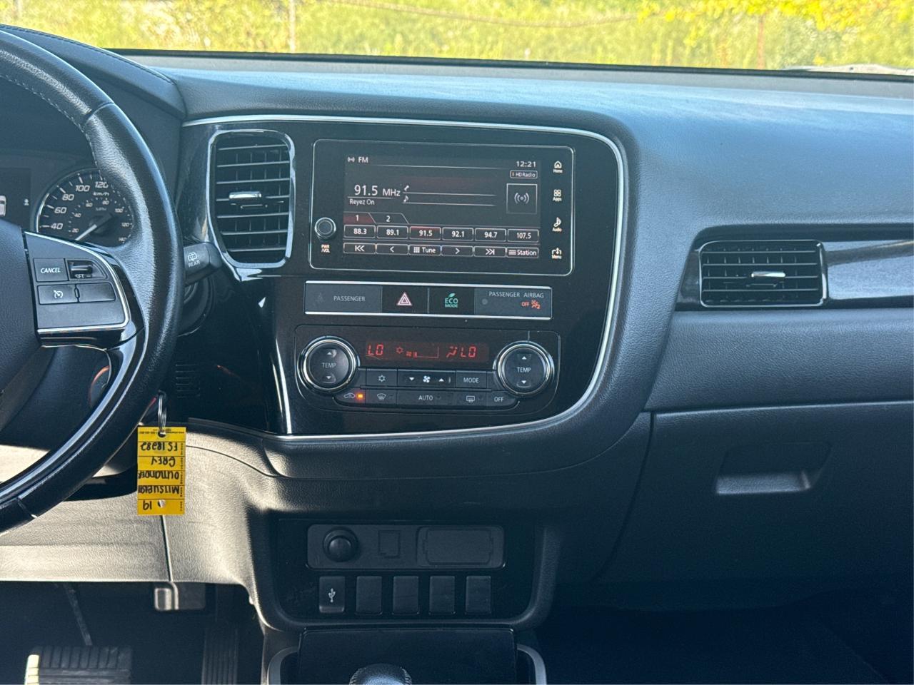 2019 Mitsubishi Outlander ES AWD REAR CAM MINT! WE FINANCE ALL CREDIT! Photo