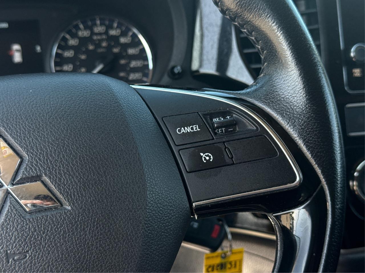 2019 Mitsubishi Outlander ES AWD REAR CAM MINT! WE FINANCE ALL CREDIT! Photo